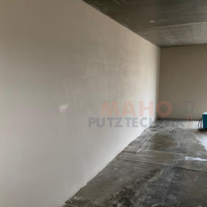 Diagonal verputzte Wand mit Q2 Gipsputz